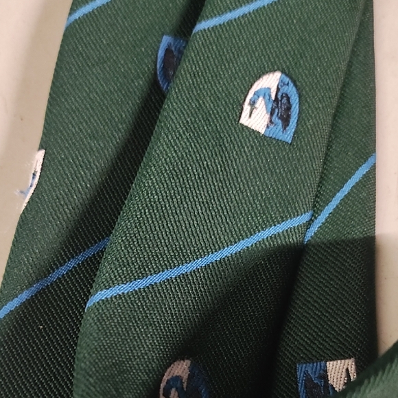 Classic Green Tie with Blue Shield Pattern - Picture 3 of 4